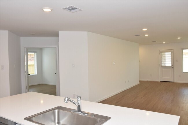 Building Photo - 5135 Sunvalley Bend Dr