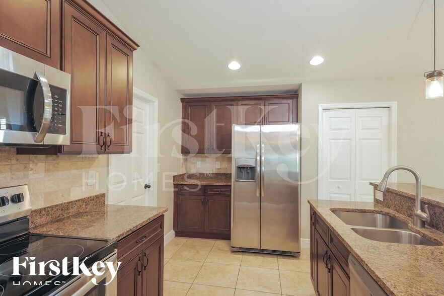 Building Photo - 1806 NE 2nd Ave