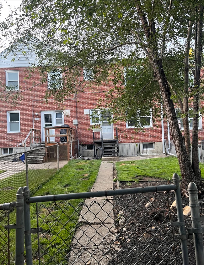 Building Photo - Spacious 3-Bedroom Towson Townhome with Of...