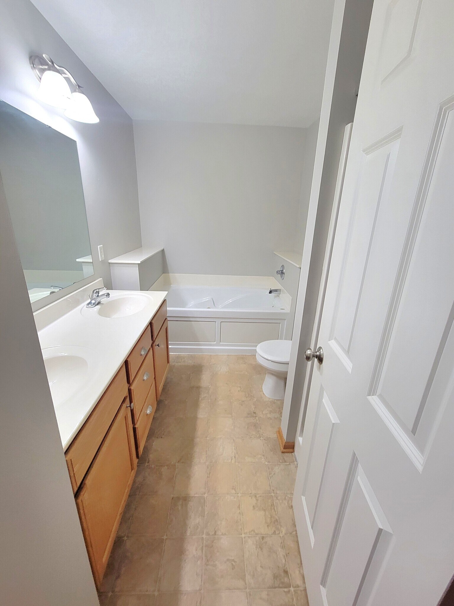 Building Photo - 3553 Sterling Heights Dr