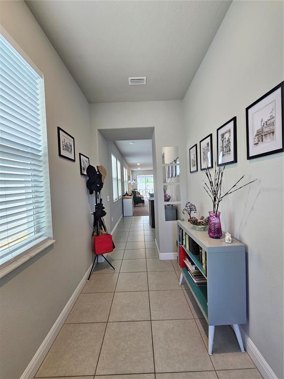 Building Photo - 1556 N River Cir