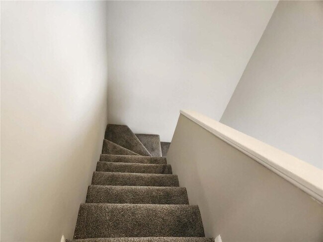 Building Photo - 169 Governors Dr