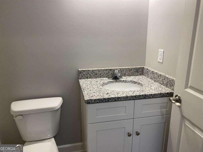 Building Photo - 86 S Forest Ave