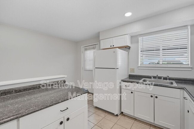 Building Photo - 4114 E Calle Redonda