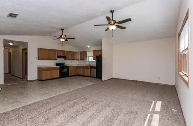 Building Photo - 1702 Schobert Dr
