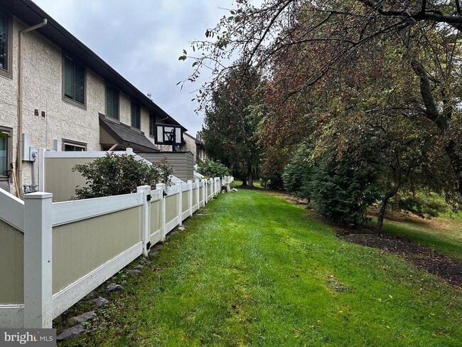 Building Photo - 137 Hampshire Dr