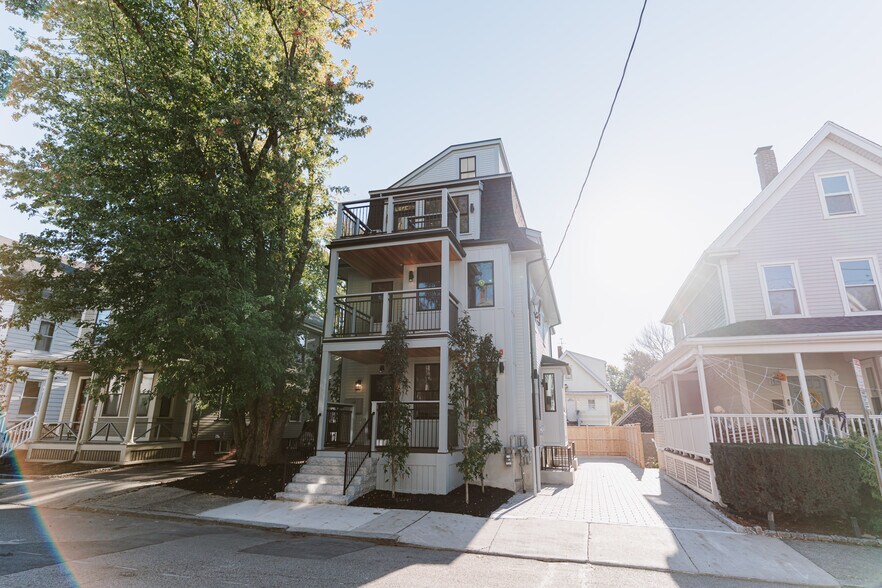 Building Photo - 5 Thurston St