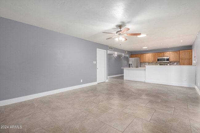 Building Photo - 2058 E Oxford Dr