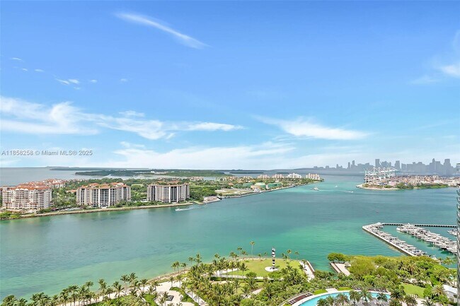 Building Photo - 300 South Pointe Dr