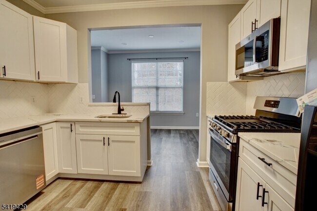 Building Photo - 15 Conover Terrace