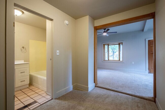 Building Photo - Quaint 2 Bed 1 Bath House in 80907!!