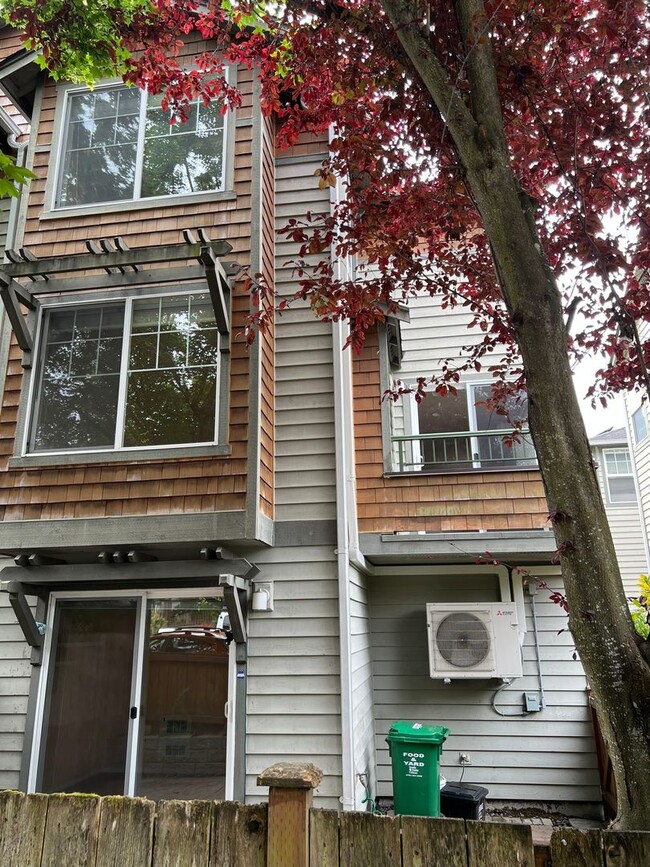 Building Photo - 3 Level Townhome in Seattle’s Ballard Neighborhood