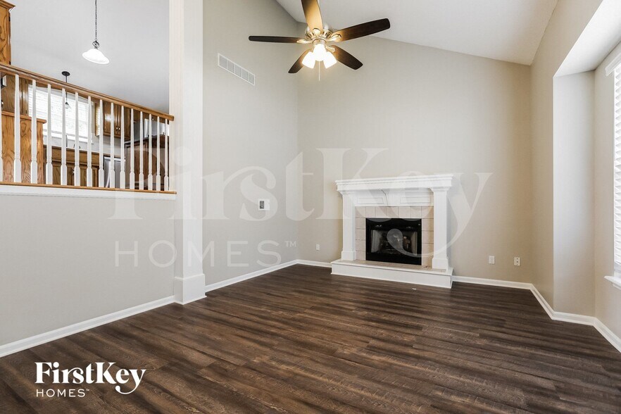 Building Photo - 7016 N Bristol Ave