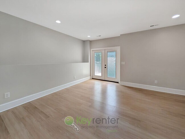 Building Photo - Updated Overbrook Home with Finished Basement & Fenced Yard Near Downtown Greenville