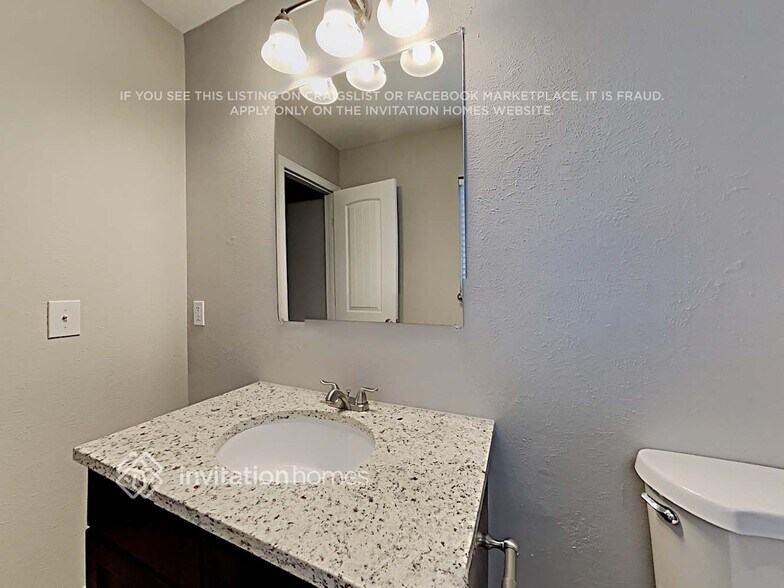 Building Photo - 12853 Cherry Way