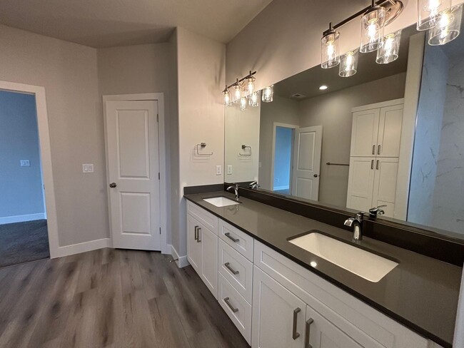 Building Photo - BRAND NEW 4 BEDROOM TOWNHOME!