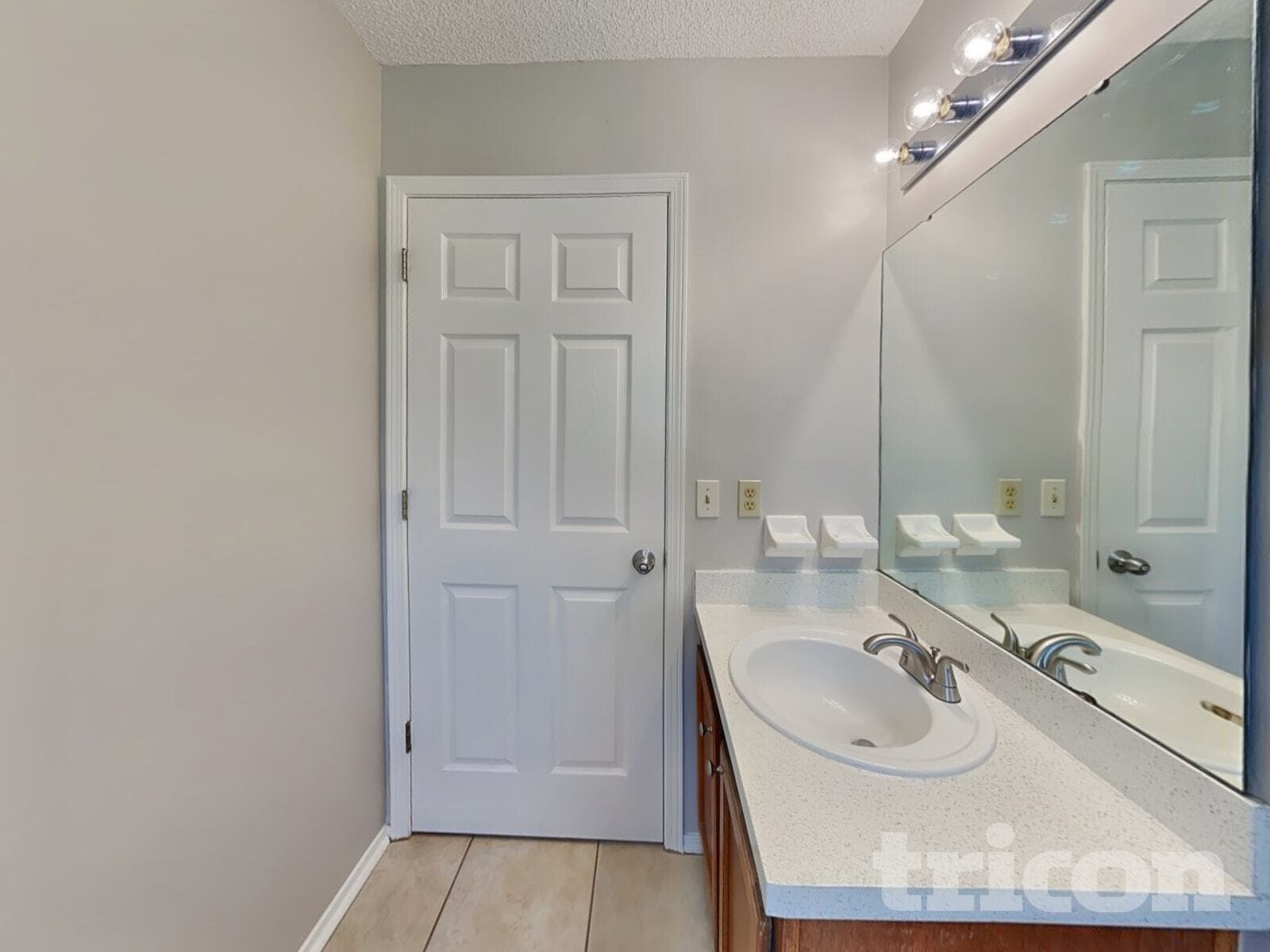 Building Photo - 635 Charles Pinckney St