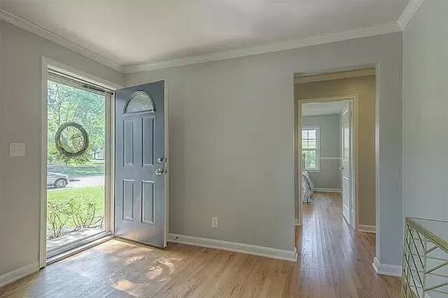 Building Photo - 5036 Mission Rd