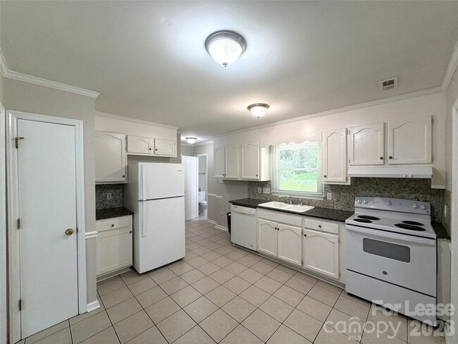 Building Photo - 7409 Lockmont Dr