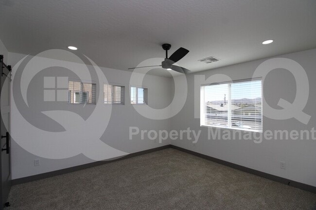 Building Photo - 2516 E Broadway Rd