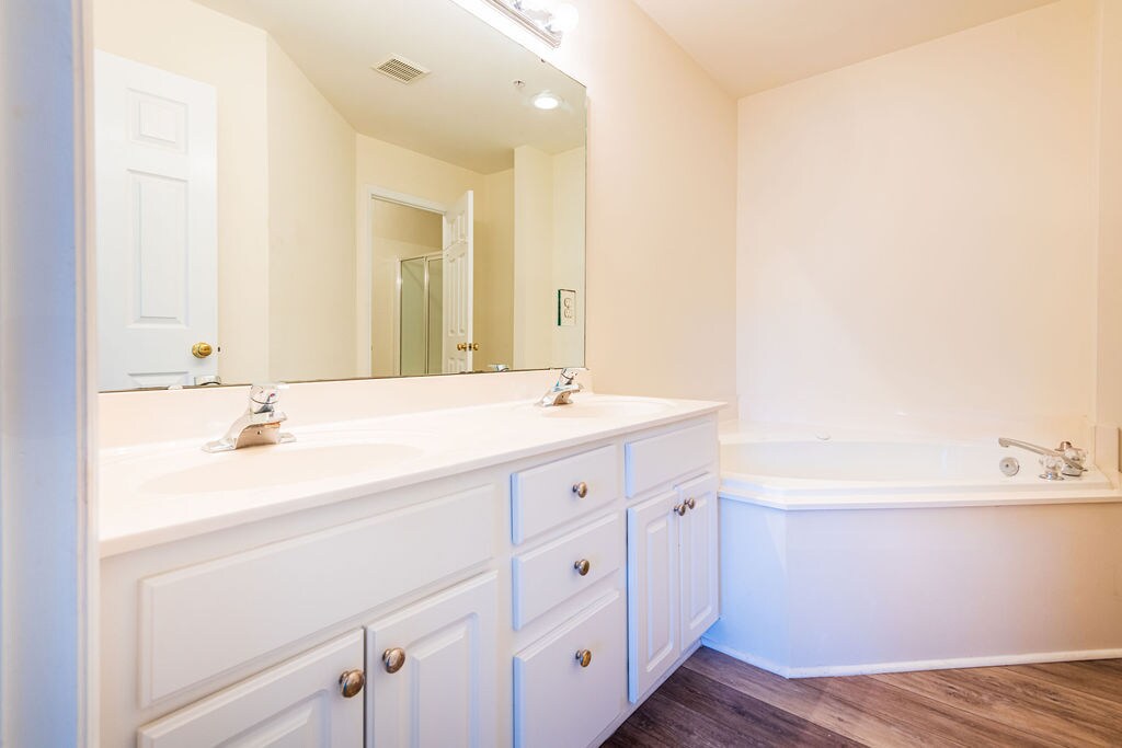 Building Photo - 1122 Chenille Dr