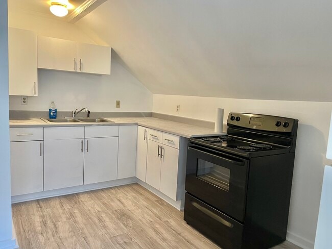 Building Photo - 3 Gilman St