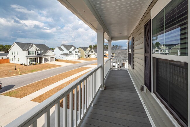 Building Photo - 4 Bedroom, 2.5 Bathroom Home in Cane Bay Plantation - Summerville