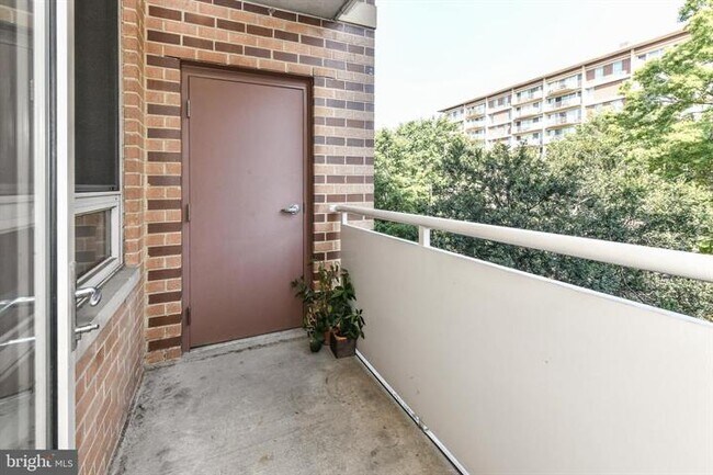 Building Photo - 350 G St SW