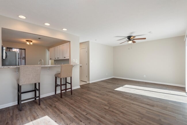 Building Photo - 2909 La Villas Dr