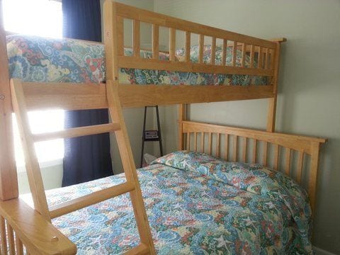 Bedroom #2 Bunk with full on bottom / twin on top - 4 Chase St