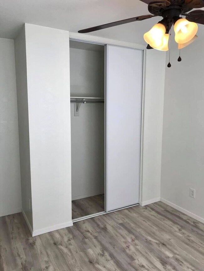 Building Photo - Spacious 3-bedroom plus den in North Phoenix