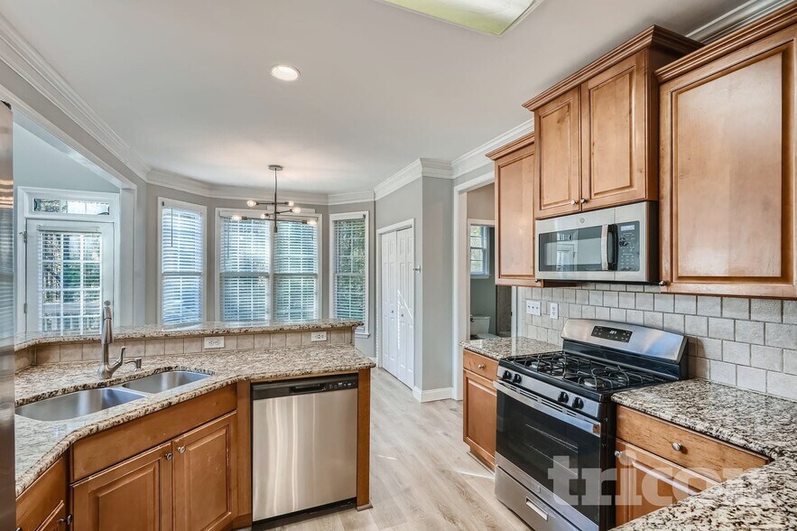 Building Photo - 22 Vinings Lake Dr SW