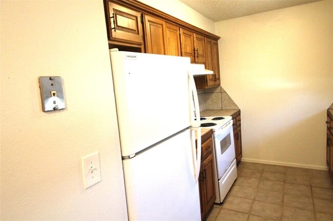 Building Photo - 112 NE 12th St