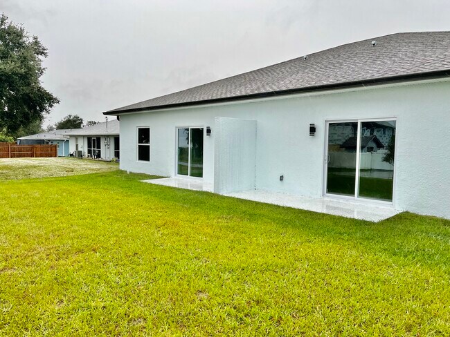 Building Photo - 10412 Pendleton Ave