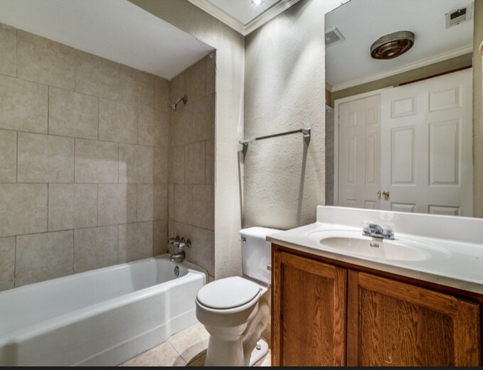 Building Photo - 11227 Drummond Dr