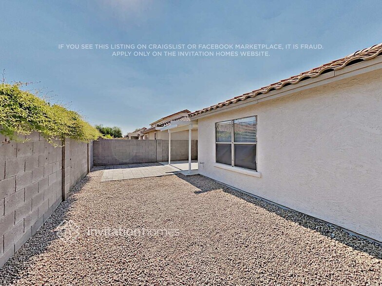Building Photo - 8858 E Portobello Ave