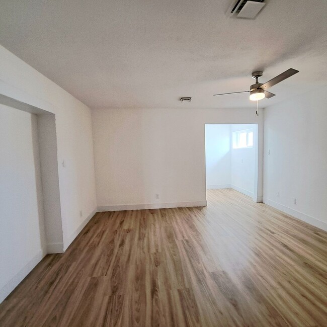 Building Photo - Stunning Newly Renovated Three Bedroom