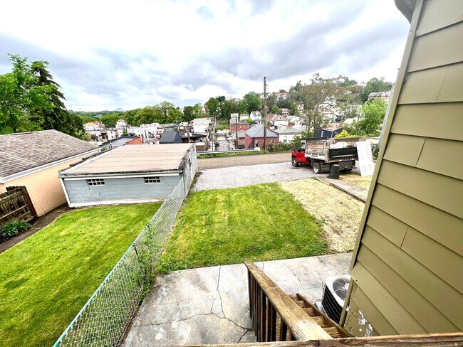 Building Photo - 933 - 320/322 Boggs Avenue