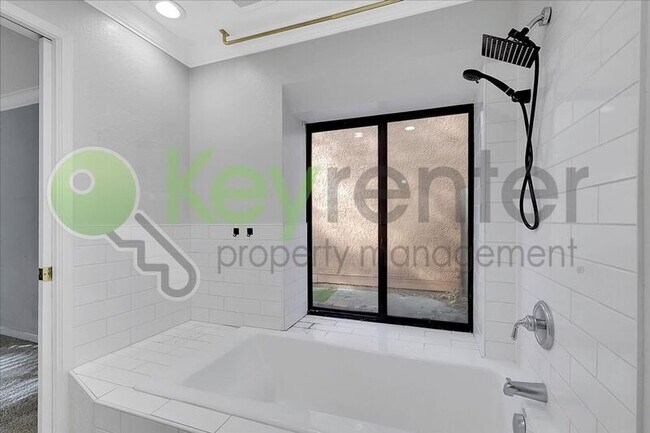 Building Photo - 2692 Bradford Way