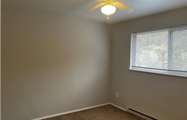 Building Photo - 558 Lowell Ave