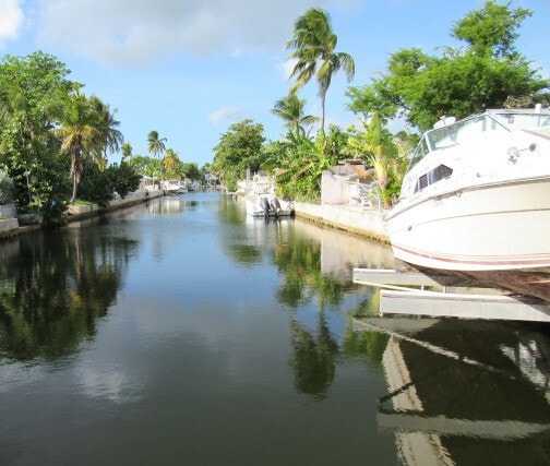 Building Photo - AVAILABLE NOW!! Furnished 2 bed/2 bath Home with Pool and on Canal