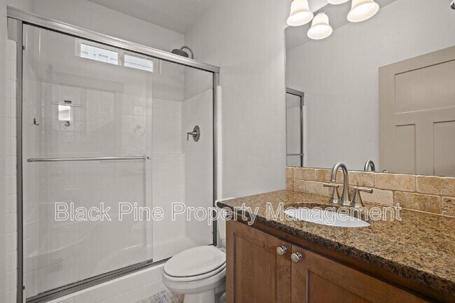 Building Photo - 909 N 31st St