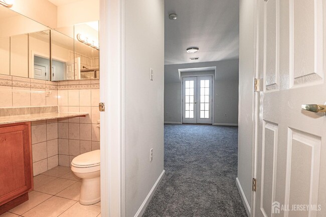 Building Photo - 105 Adamecs Way