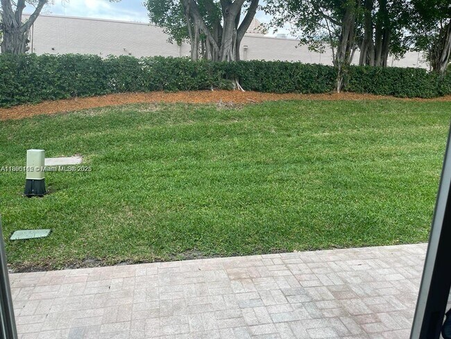 Building Photo - 1001 Sorrento Dr