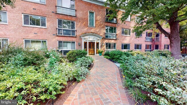 Building Photo - 2711 Ordway St NW