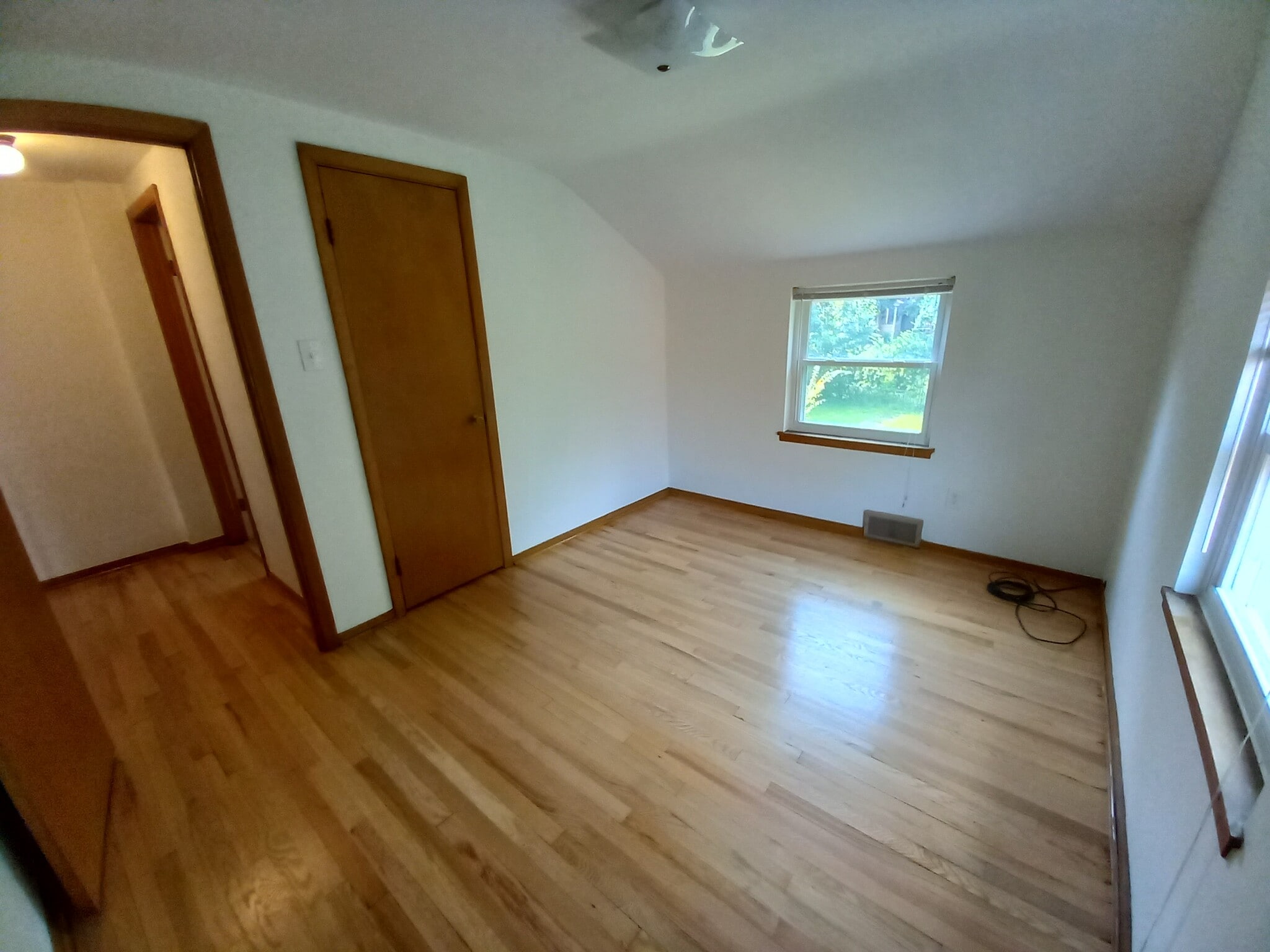 Corner bedroom - 211 N Homewood Ave