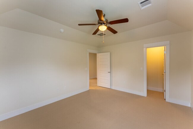 Building Photo - Spacious, Stylish, and Perfectly Located 3 Bedrooms, 2.5 Bathrooms in North Shields!!!