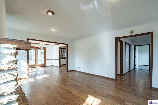 Building Photo - 697 St Andrews Rd