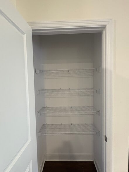 Building Photo - 5535 Stream Ln