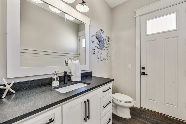 Building Photo - 14300 Front Beach Rd